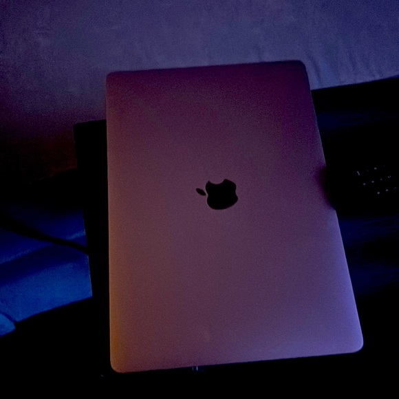 Good quality works really good apple laptop - Picture 1 of 1